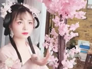 Linda chica china tomando fotos